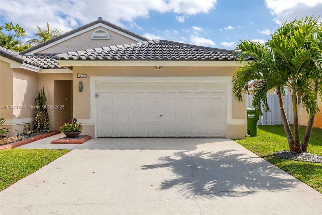 Recientemente alquilado: $4,400 (3 camas, 2 baños, 1648 Pies cuadrados)