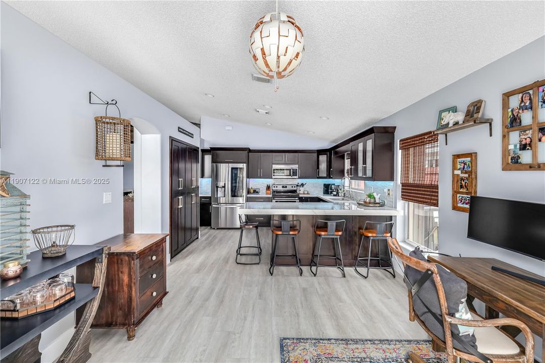 Recientemente alquilado: $4,400 (3 camas, 2 baños, 1648 Pies cuadrados)