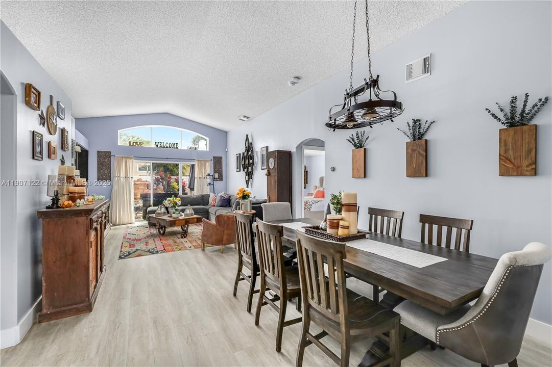 Recientemente alquilado: $4,400 (3 camas, 2 baños, 1648 Pies cuadrados)