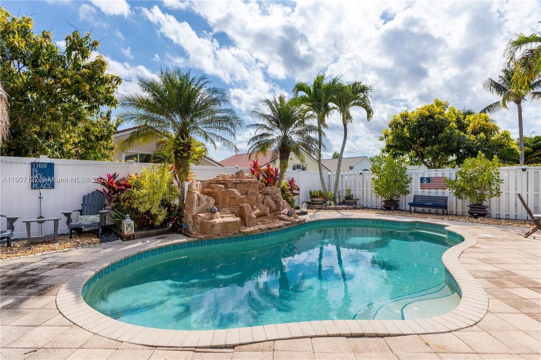 Recientemente alquilado: $4,400 (3 camas, 2 baños, 1648 Pies cuadrados)