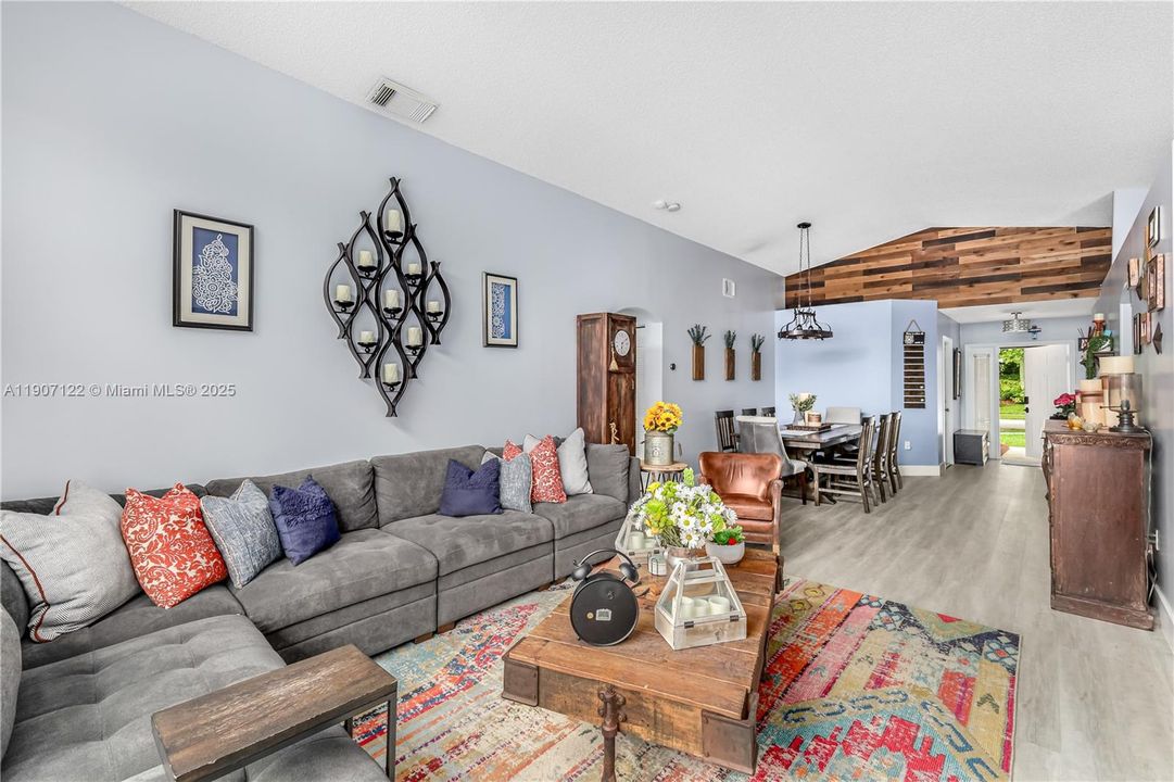 Recientemente alquilado: $4,400 (3 camas, 2 baños, 1648 Pies cuadrados)