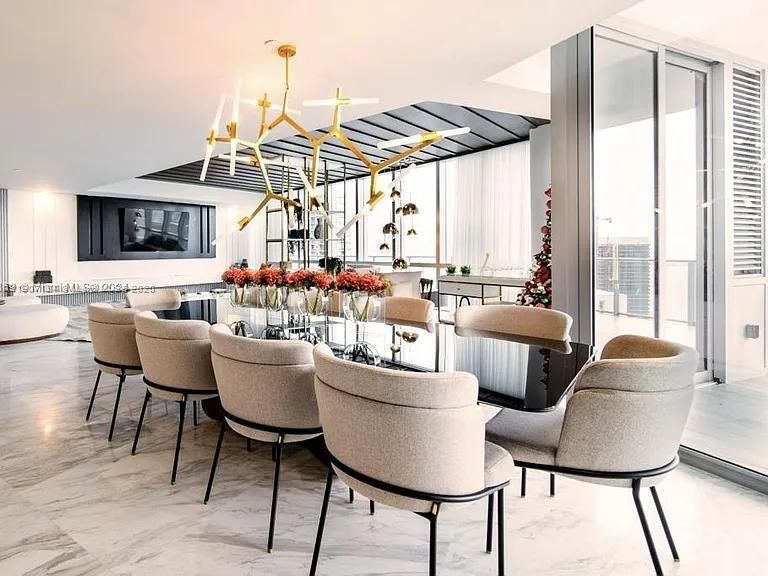 En Venta: $4,700,000 (5 camas, 5 baños, 3852 Pies cuadrados)