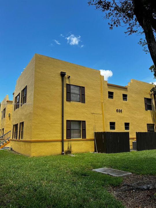 Active With Contract: $199,000 (1 beds, 1 baths, 600 Square Feet)