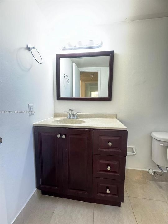 Active With Contract: $199,000 (1 beds, 1 baths, 600 Square Feet)