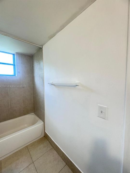 Active With Contract: $199,000 (1 beds, 1 baths, 600 Square Feet)