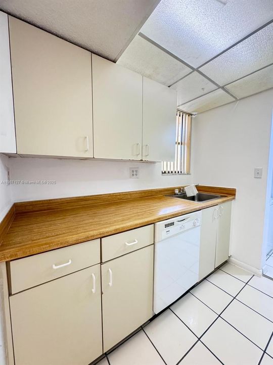 Active With Contract: $199,000 (1 beds, 1 baths, 600 Square Feet)