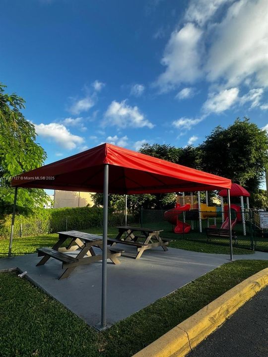 Active With Contract: $199,000 (1 beds, 1 baths, 600 Square Feet)