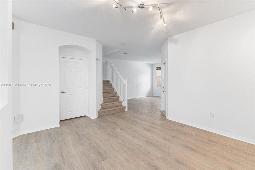 For Rent: $3,300 (4 beds, 2 baths, 1793 Square Feet)