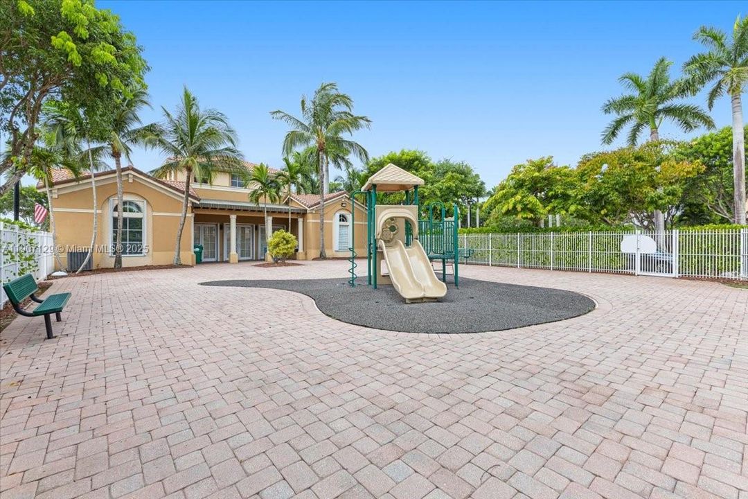 For Rent: $3,300 (4 beds, 2 baths, 1793 Square Feet)