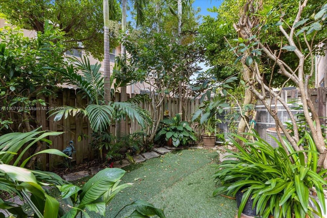 For Rent: $3,300 (4 beds, 2 baths, 1793 Square Feet)