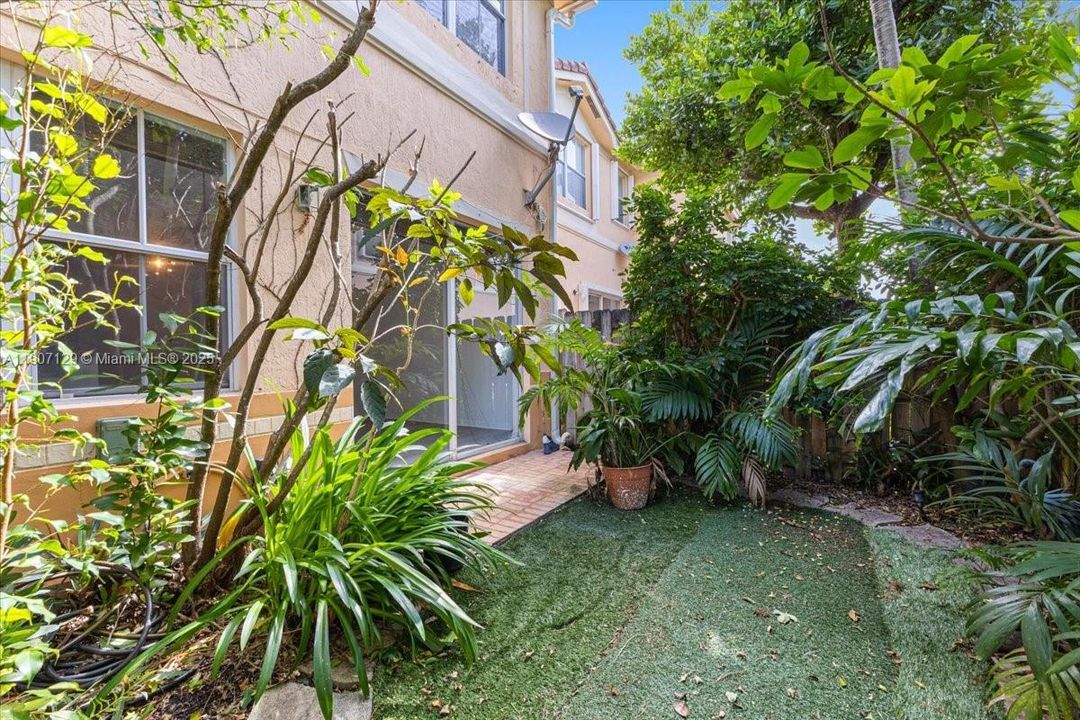 For Rent: $3,300 (4 beds, 2 baths, 1793 Square Feet)