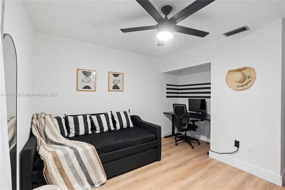 合同活跃: $479,000 (3 贝兹, 2 浴室, 1341 平方英尺)