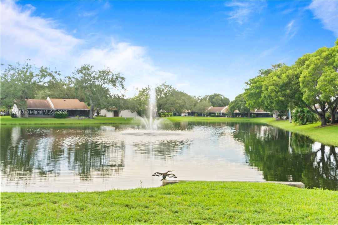 合同活跃: $479,000 (3 贝兹, 2 浴室, 1341 平方英尺)