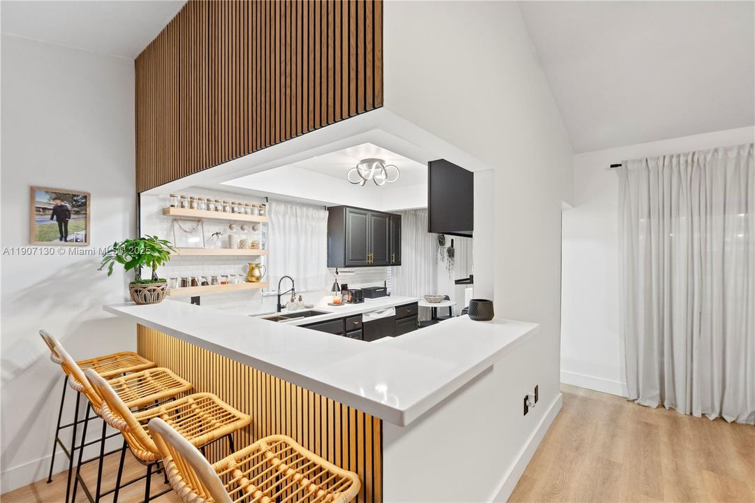 合同活跃: $479,000 (3 贝兹, 2 浴室, 1341 平方英尺)