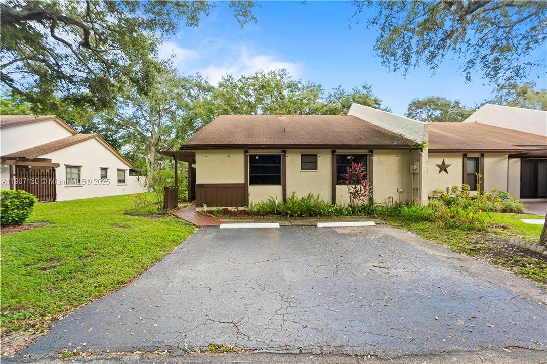 合同活跃: $479,000 (3 贝兹, 2 浴室, 1341 平方英尺)