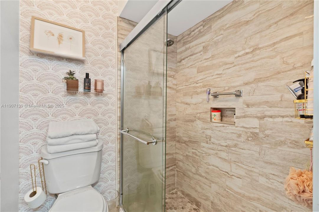 合同活跃: $479,000 (3 贝兹, 2 浴室, 1341 平方英尺)