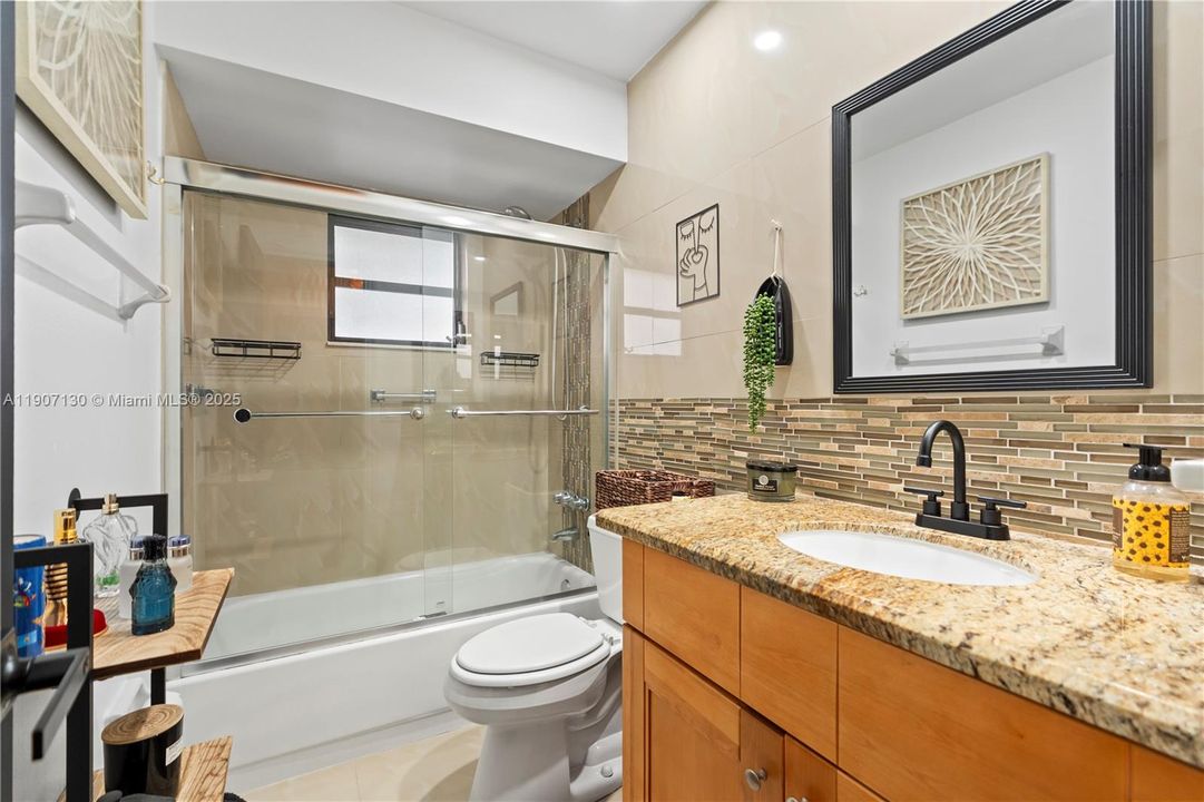 合同活跃: $479,000 (3 贝兹, 2 浴室, 1341 平方英尺)