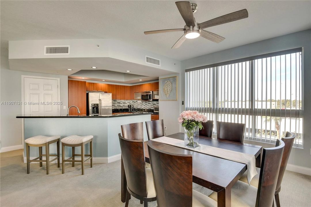 На продажу: $455,000 (3 спален, 3 ванн, 2079 Квадратных фут)