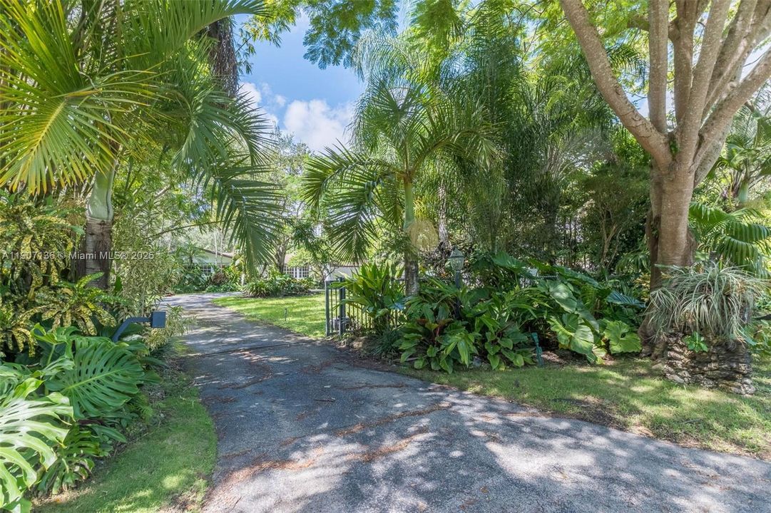 For Rent: $12,400 (4 beds, 3 baths, 3092 Square Feet)