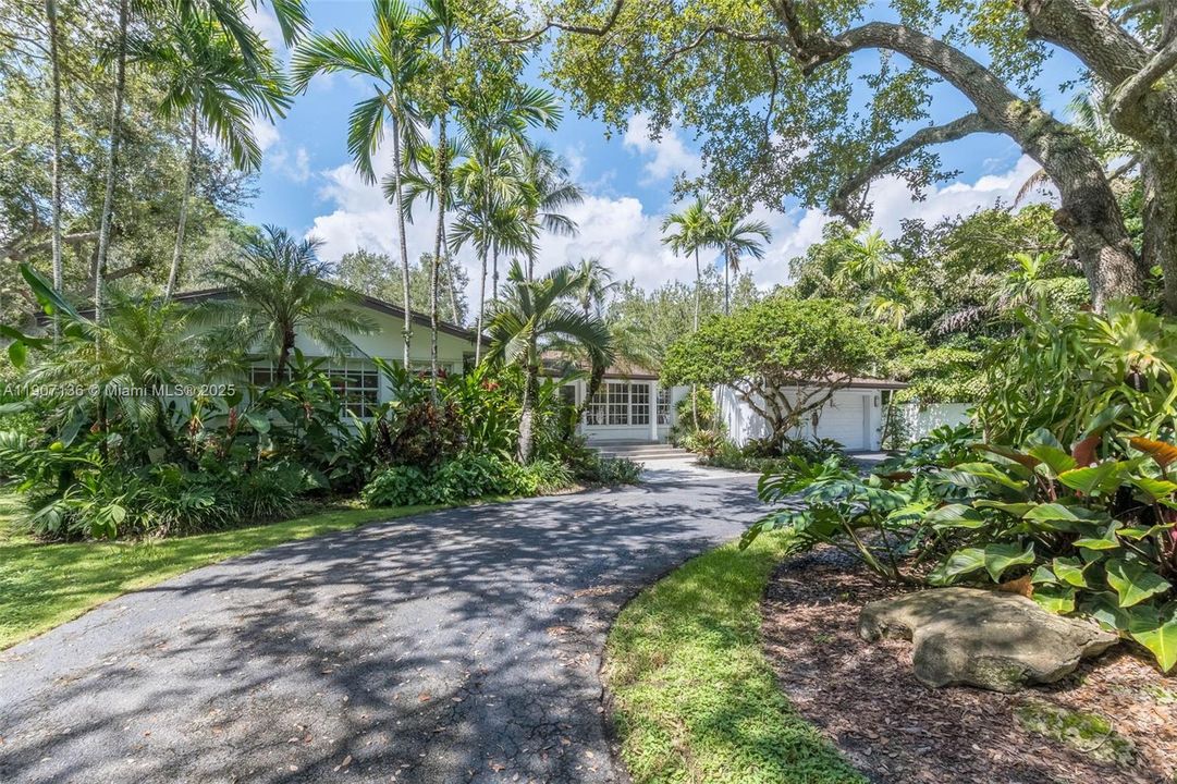 For Rent: $12,400 (4 beds, 3 baths, 3092 Square Feet)