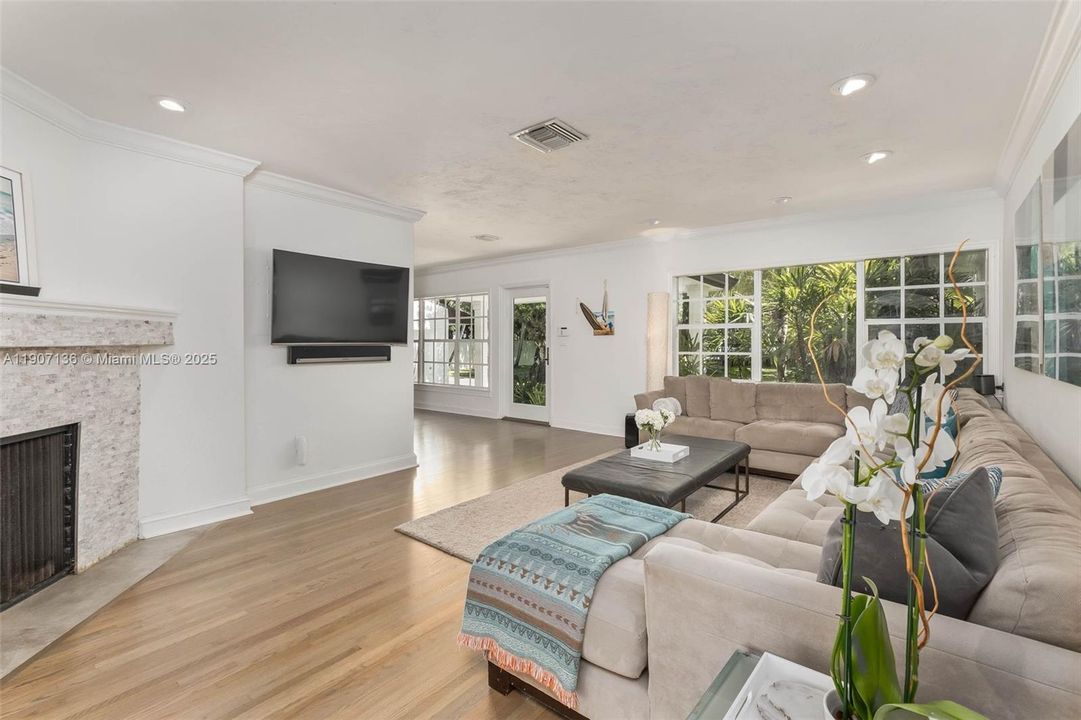 For Rent: $12,400 (4 beds, 3 baths, 3092 Square Feet)