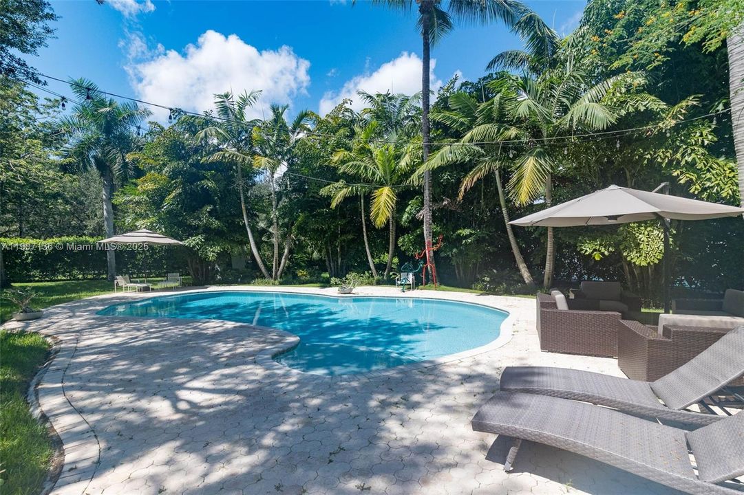 For Rent: $12,400 (4 beds, 3 baths, 3092 Square Feet)