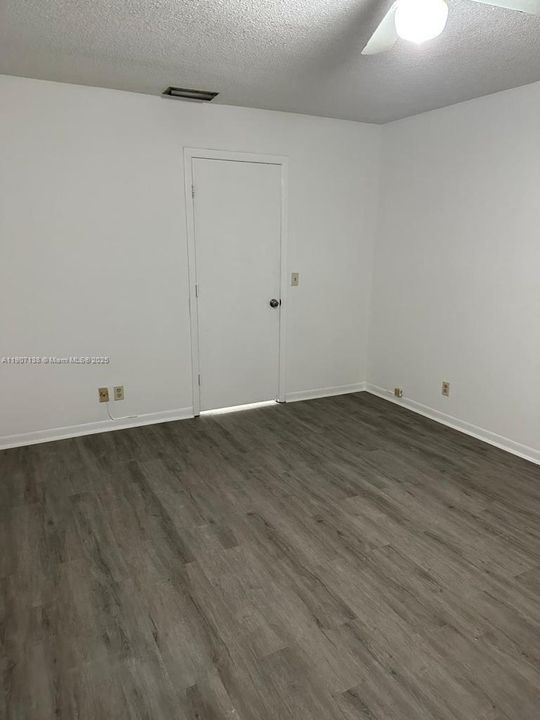 出租: $1,990 (2 贝兹, 2 浴室, 1007 平方英尺)