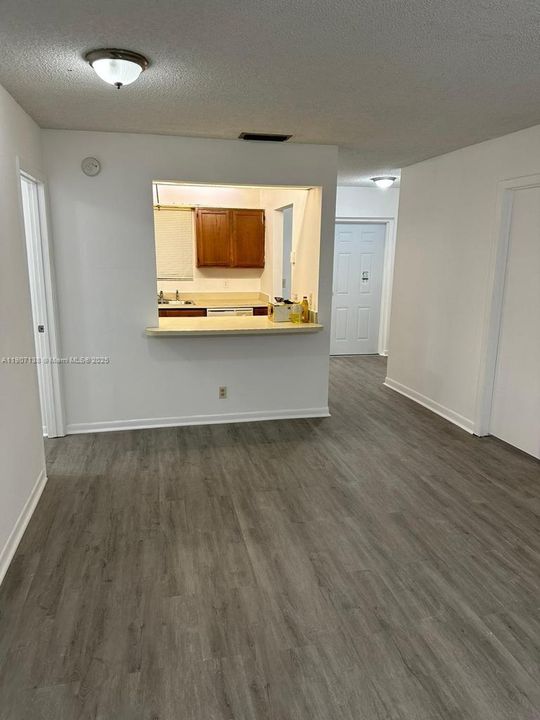 出租: $1,990 (2 贝兹, 2 浴室, 1007 平方英尺)