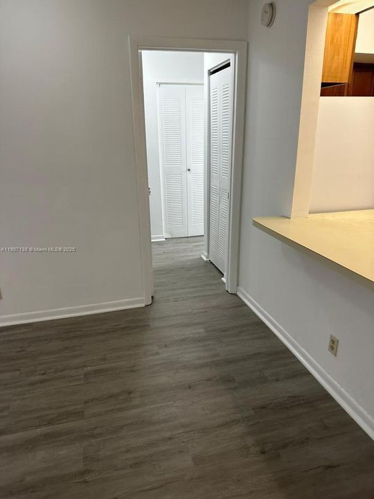 出租: $1,990 (2 贝兹, 2 浴室, 1007 平方英尺)