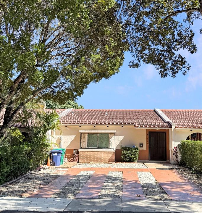 Active With Contract: $3,000 (3 beds, 2 baths, 1445 Square Feet)