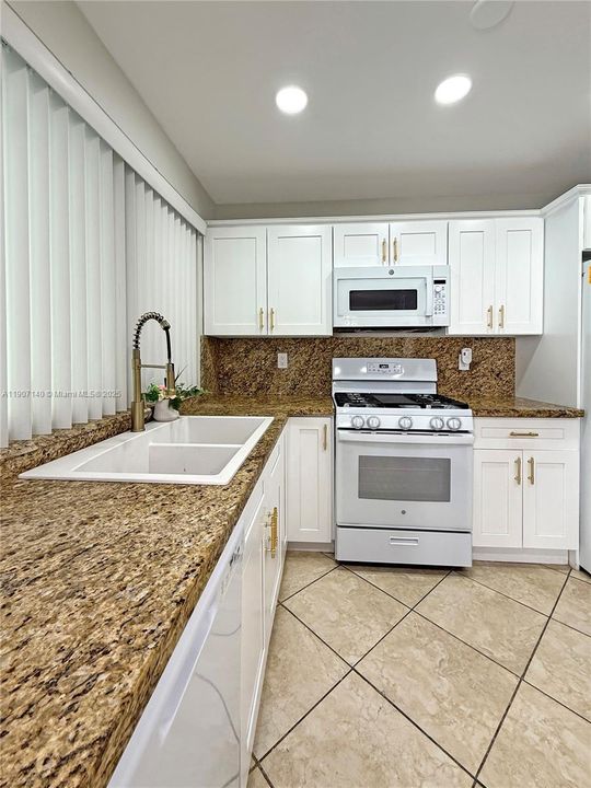 Active With Contract: $3,000 (3 beds, 2 baths, 1445 Square Feet)