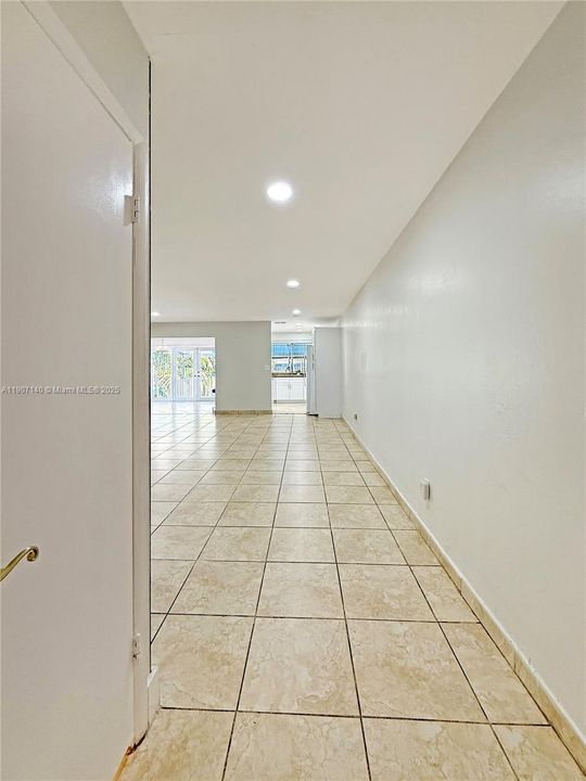 Active With Contract: $3,000 (3 beds, 2 baths, 1445 Square Feet)