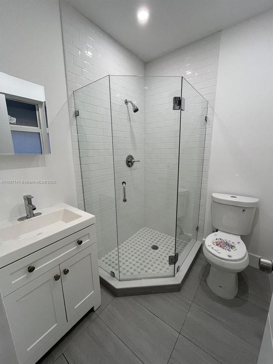 For Rent: $2,000 (2 beds, 2 baths, 425 Square Feet)