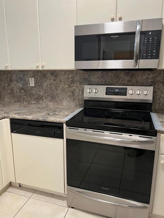 En Renta: $2,399 (2 camas, 2 baños, 1130 Pies cuadrados)