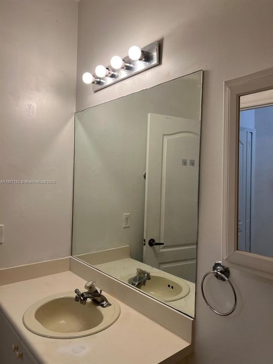 En Renta: $2,399 (2 camas, 2 baños, 1130 Pies cuadrados)