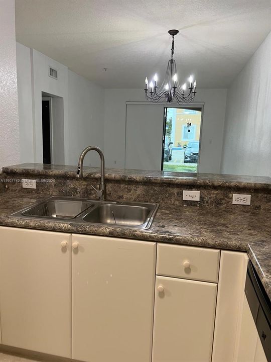 En Renta: $2,399 (2 camas, 2 baños, 1130 Pies cuadrados)