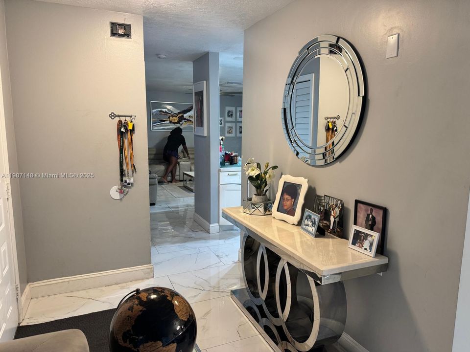 待售: $649,000 (4 贝兹, 2 浴室, 2005 平方英尺)