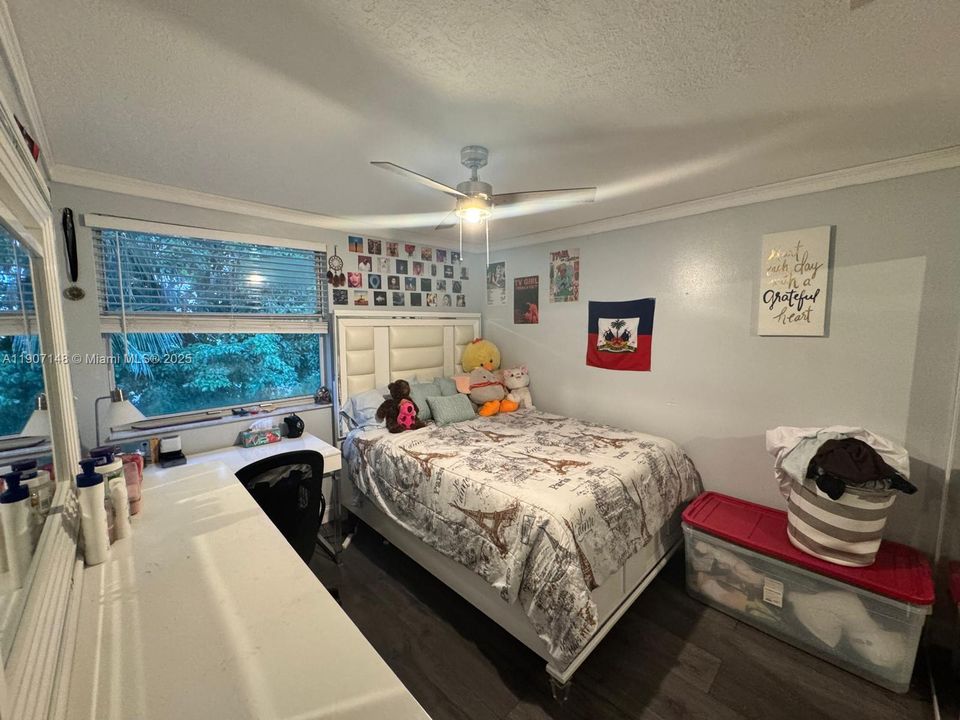 待售: $649,000 (4 贝兹, 2 浴室, 2005 平方英尺)