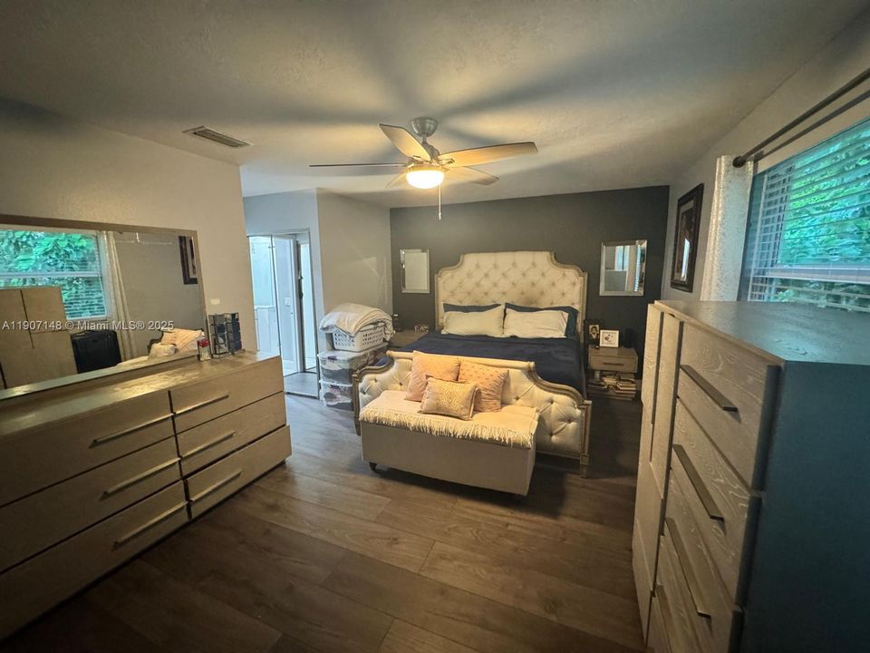 待售: $649,000 (4 贝兹, 2 浴室, 2005 平方英尺)