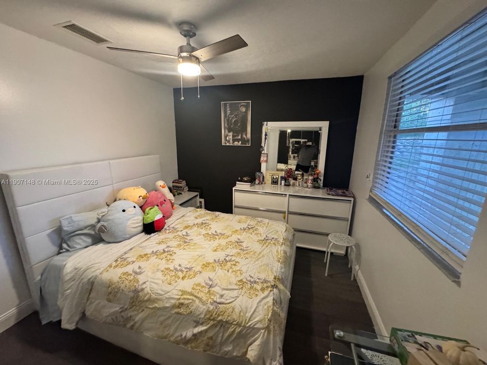 待售: $649,000 (4 贝兹, 2 浴室, 2005 平方英尺)