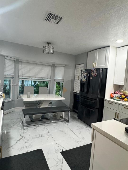 待售: $649,000 (4 贝兹, 2 浴室, 2005 平方英尺)