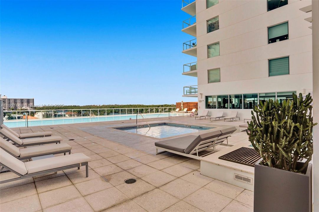 For Sale: $1,225,000 (2 beds, 3 baths, 1579 Square Feet)