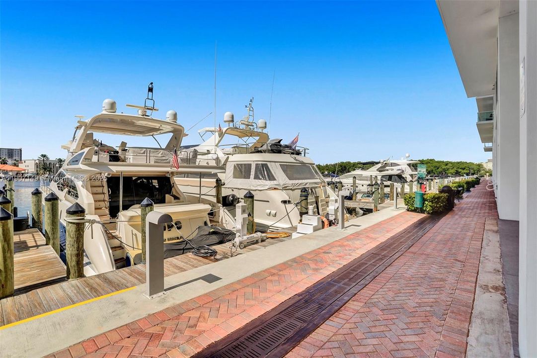 For Sale: $1,225,000 (2 beds, 3 baths, 1579 Square Feet)