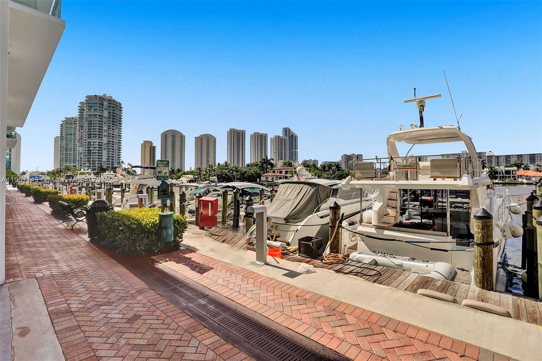 For Sale: $1,225,000 (2 beds, 3 baths, 1579 Square Feet)