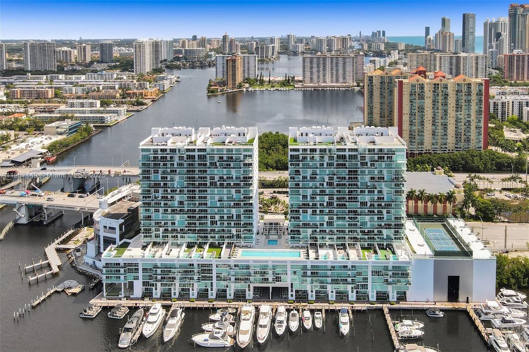 For Sale: $1,225,000 (2 beds, 3 baths, 1579 Square Feet)