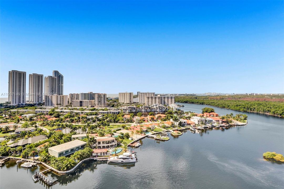 For Sale: $1,225,000 (2 beds, 3 baths, 1579 Square Feet)