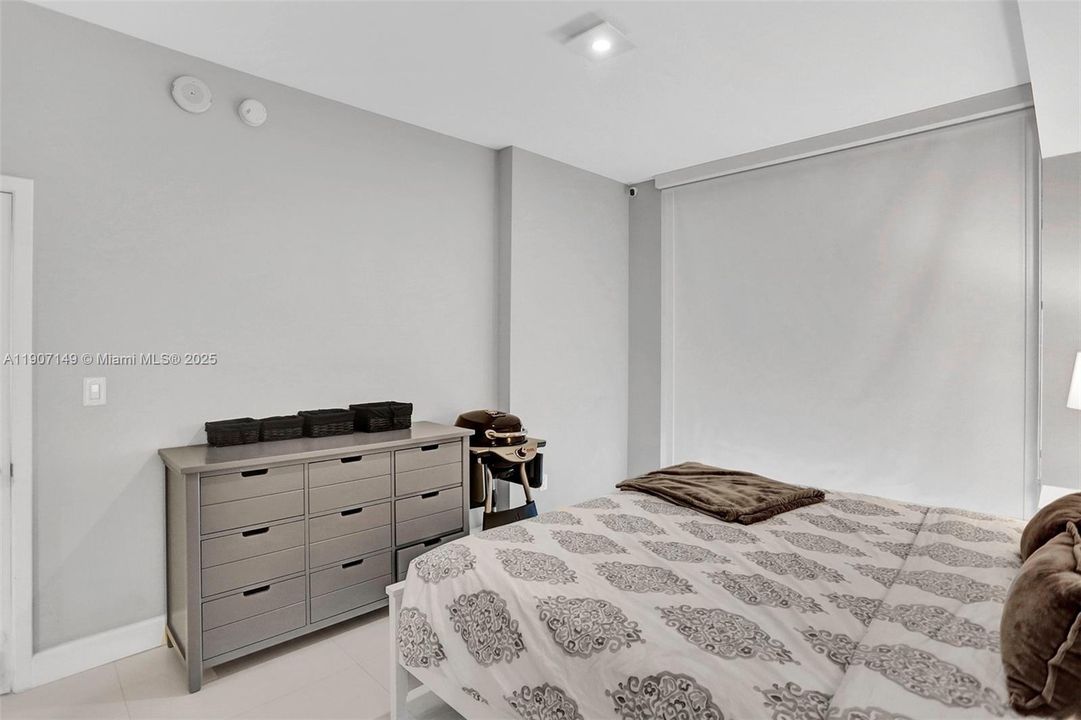 For Sale: $1,225,000 (2 beds, 3 baths, 1579 Square Feet)