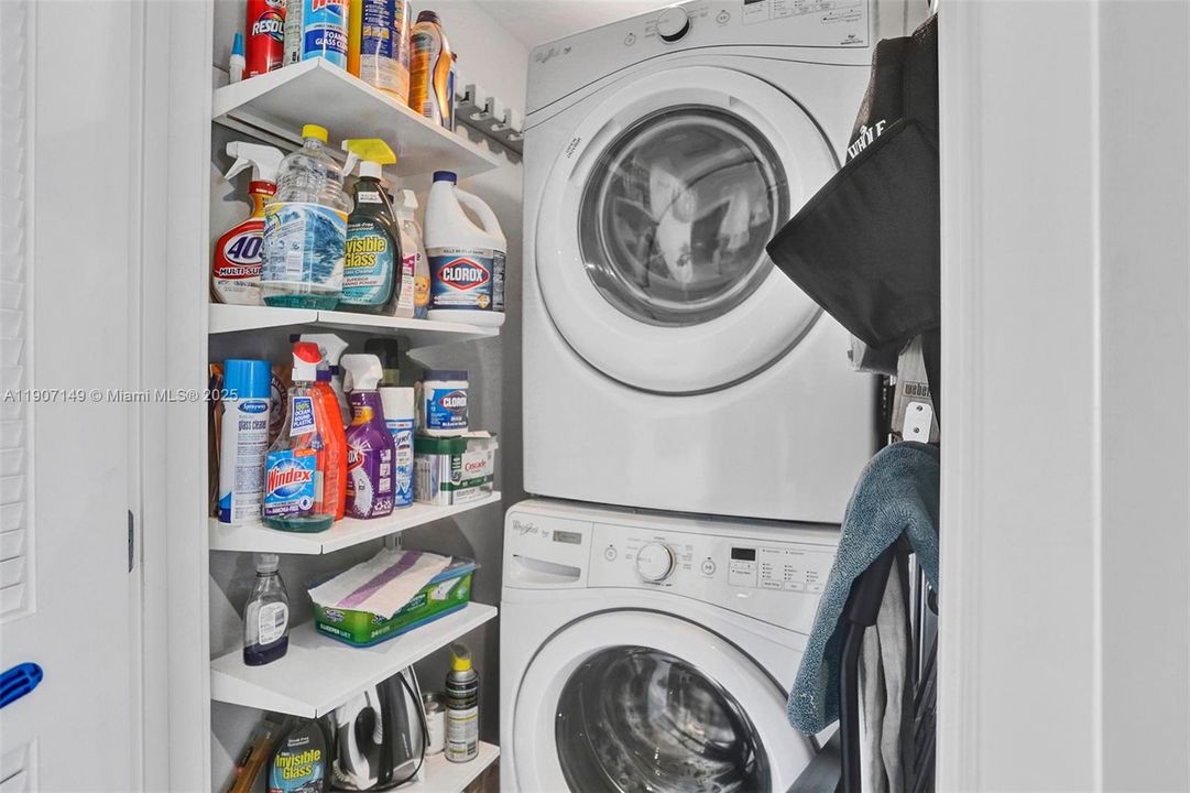 For Sale: $1,225,000 (2 beds, 3 baths, 1579 Square Feet)