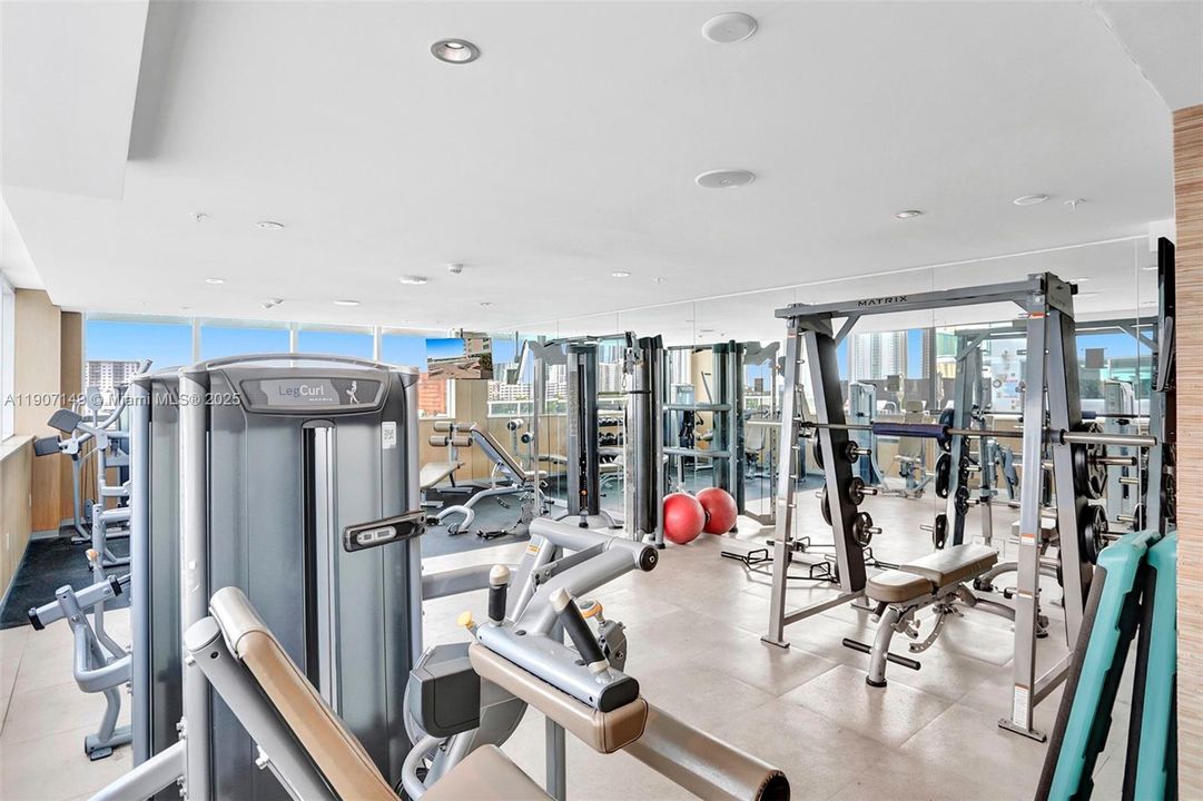 For Sale: $1,225,000 (2 beds, 3 baths, 1579 Square Feet)