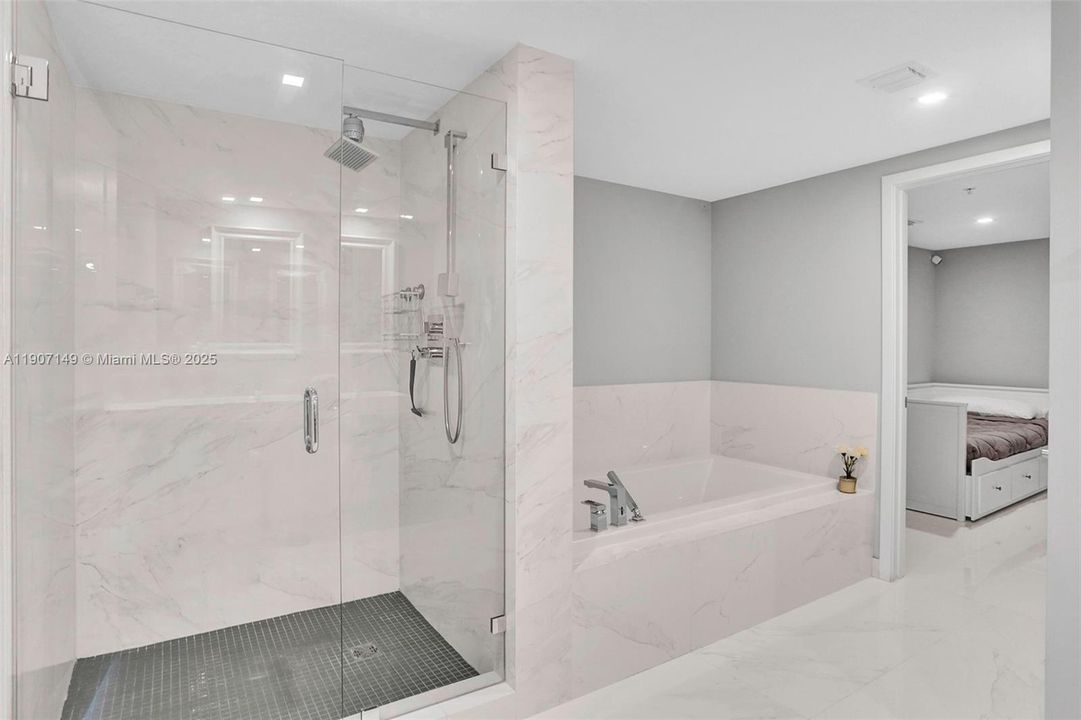 For Sale: $1,225,000 (2 beds, 3 baths, 1579 Square Feet)